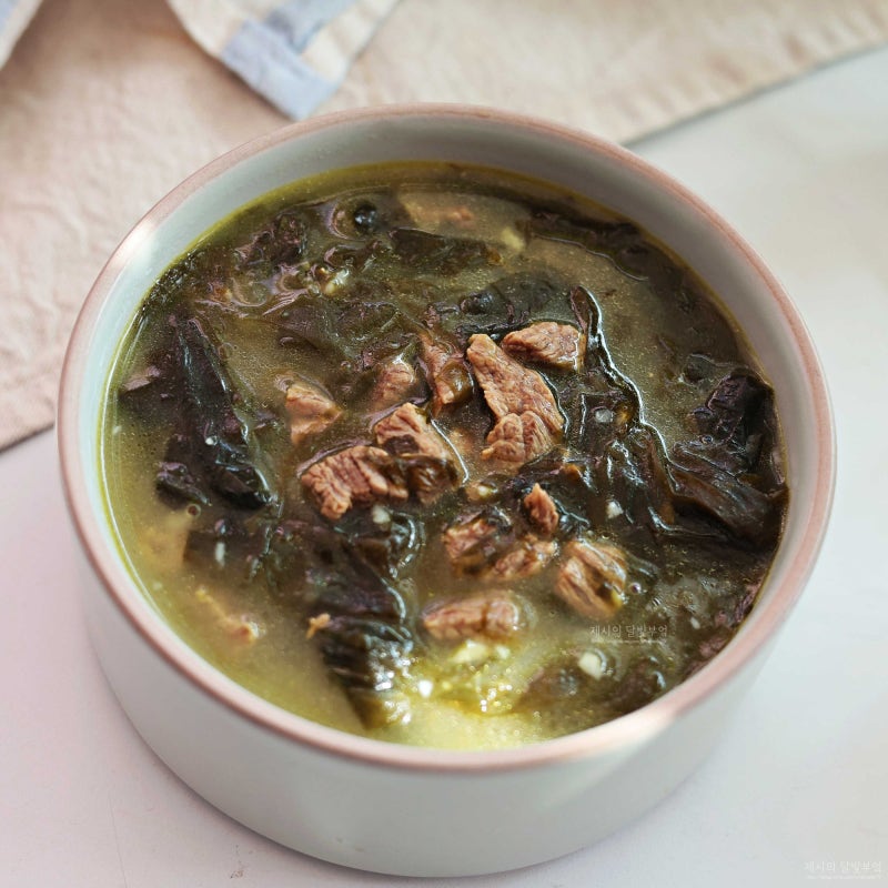 소고기 미역국 레시피 참치액 넣고 들기름에 볶아 맛있게 끓이는법