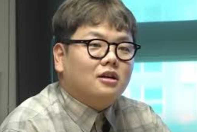 "수수한 척하더니 명품을?"…곽튜브·원지, 매일 쓰던 안경 가격 공개에 여론 '뒤집혔다'