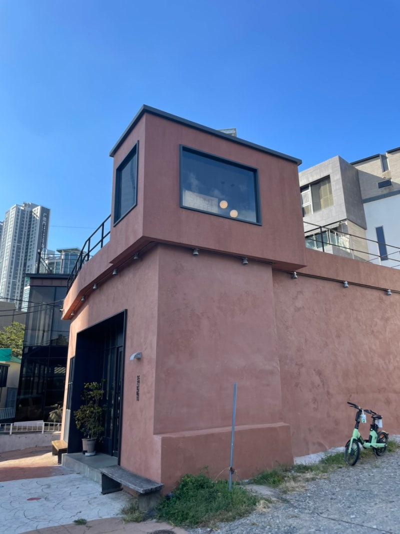 Haeundae Cafe Mipo's Filter Coffee Gem, Strut Coffee: Facade Hand Drip, C-flat Menu, and My 14,700 Won Order