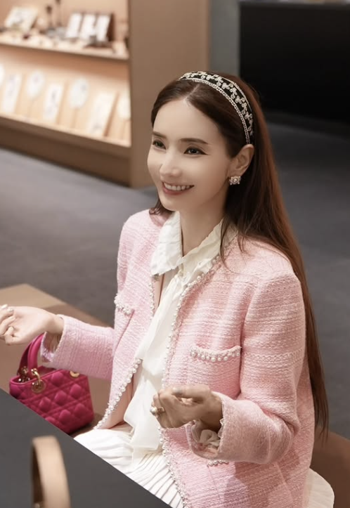46세 한채영 맞아? 미니스커트 입자 더 놀라운 ‘바비인형 비율’