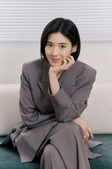 “공개 연애 벌써 3년째!” 배우 정은채, ♥김충재와의 굳건한 애정전선 과시… “서로 존중....