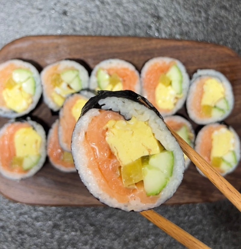 [집밥 오마카세] 훈제연어 김밥 만들기 (느끼함 싹 잡는 황금 조합 꿀팁!
