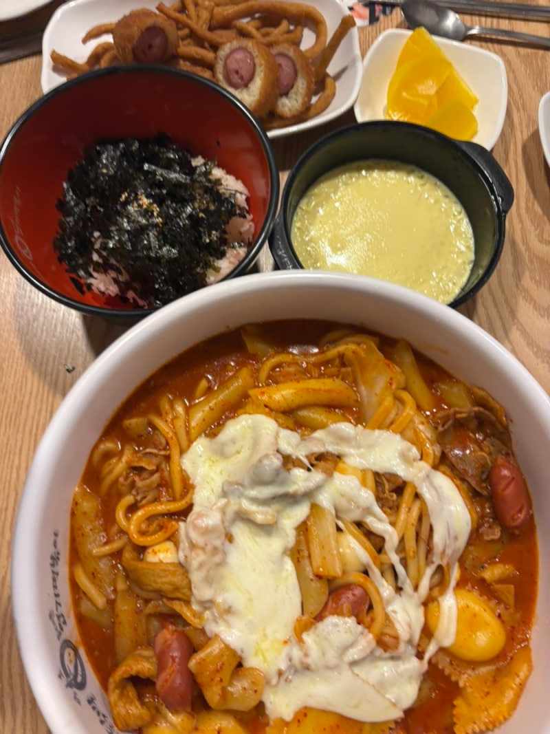 [동대문엽기떡볶이] 드디어 출시! 엽떡 신메뉴 '더착한맛' 솔직 후기 (적용 가능 메뉴, 꿀조....