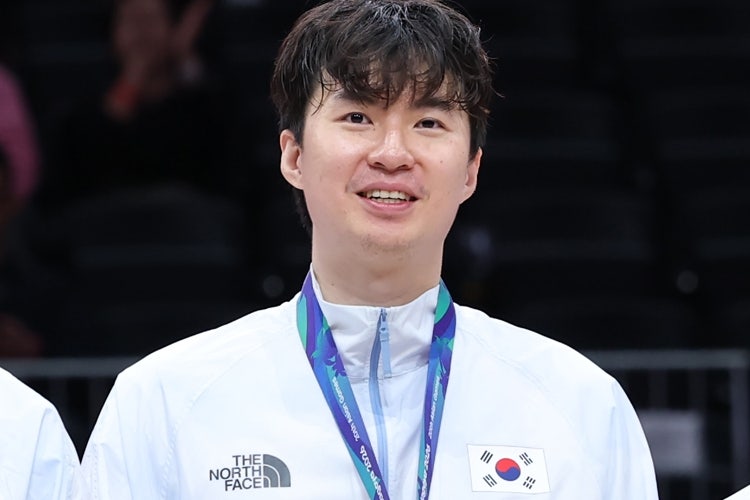 “벌써 허재와 비교된다고?” 이현중 12년 만의 AG 금메달로 GOAT 논쟁, 아직 20대라 더 무서운 ....