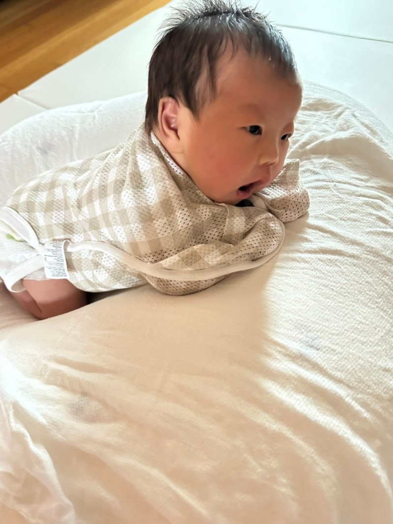 100일 아기 터미타임 하루 몇 분? 월령별 터미타임 방법과 뒤집기 시기