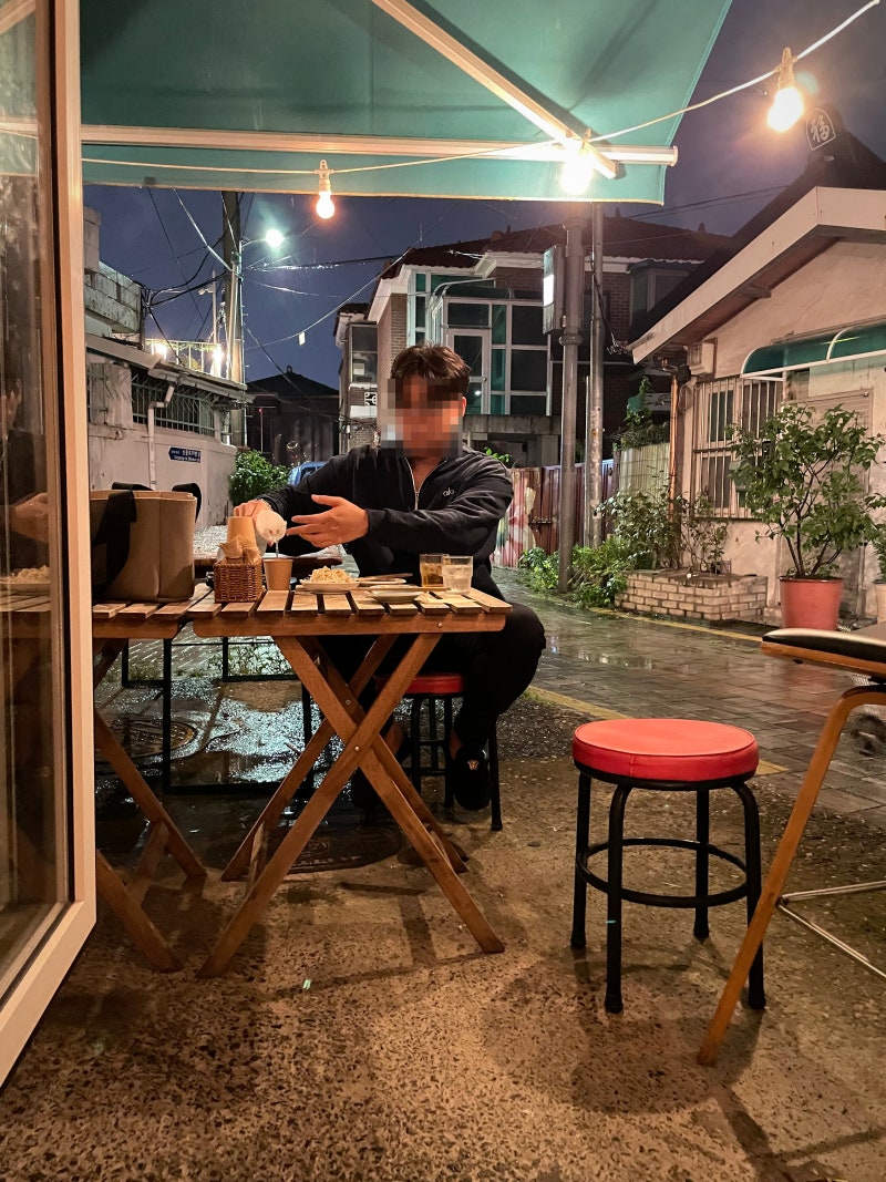행궁동 요모, 한 시간 넘게 찾아오는 꼬치 맛집｜테라스에서 츠쿠네와 하이볼