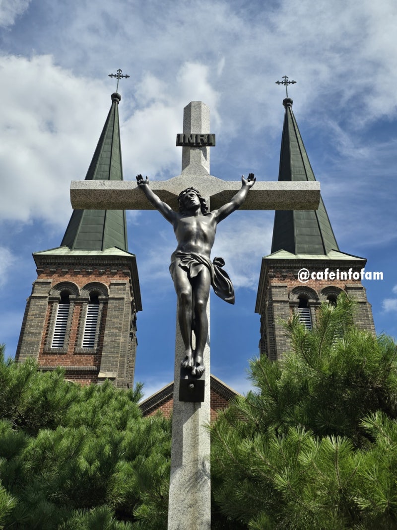 September Healing Trip to Daegu: Gyesan Catholic Church, a Great Photo Spot