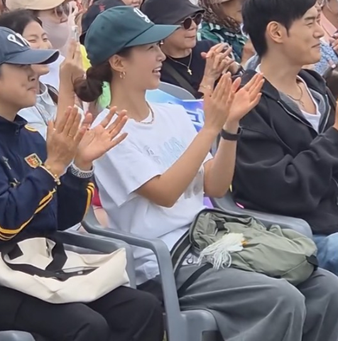 “전국노래자랑 나와주세요” 2년 전 댓글 현실됐다…효리수 활동 마친 유리, 전국노래자랑 ....