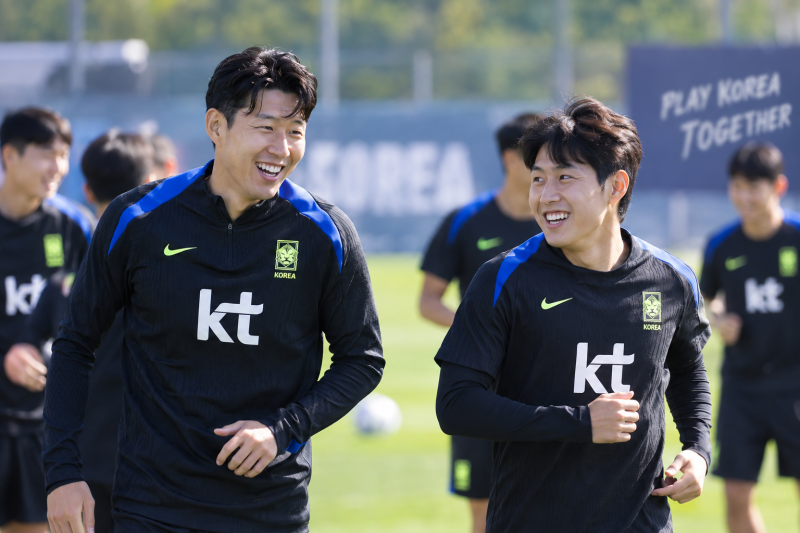 손흥민·이강인 ‘활짝’｜새 축구대표팀 완전체 첫 훈련, 24일 에콰도르전 준비 시작