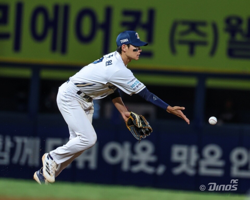 3안타 김주원을 계속 5번에 둘까…류지현호 타순 재편 카드가 생겼다