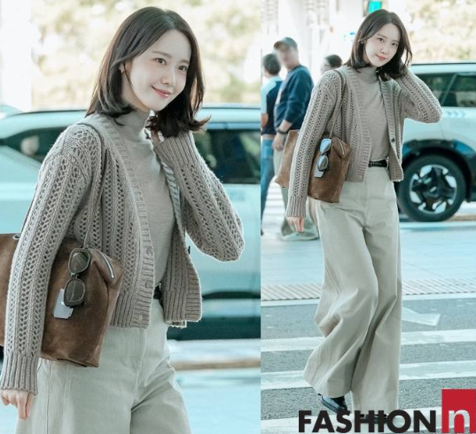 윤아 이번 공항패션 미쳤네.. 가을에 여자들 다 이렇게 입을 듯