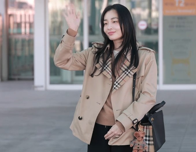 김민하 공항패션, 가을엔 역시 트렌치코트! 버버리로 완성한 클래식룩
