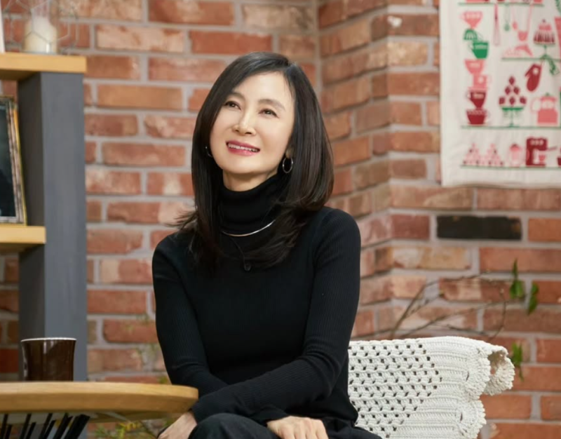 “굳이 나이를 지울 필요 있나” 58세 채시라, 올블랙으로 등장하자 더 눈에 띈 얼굴