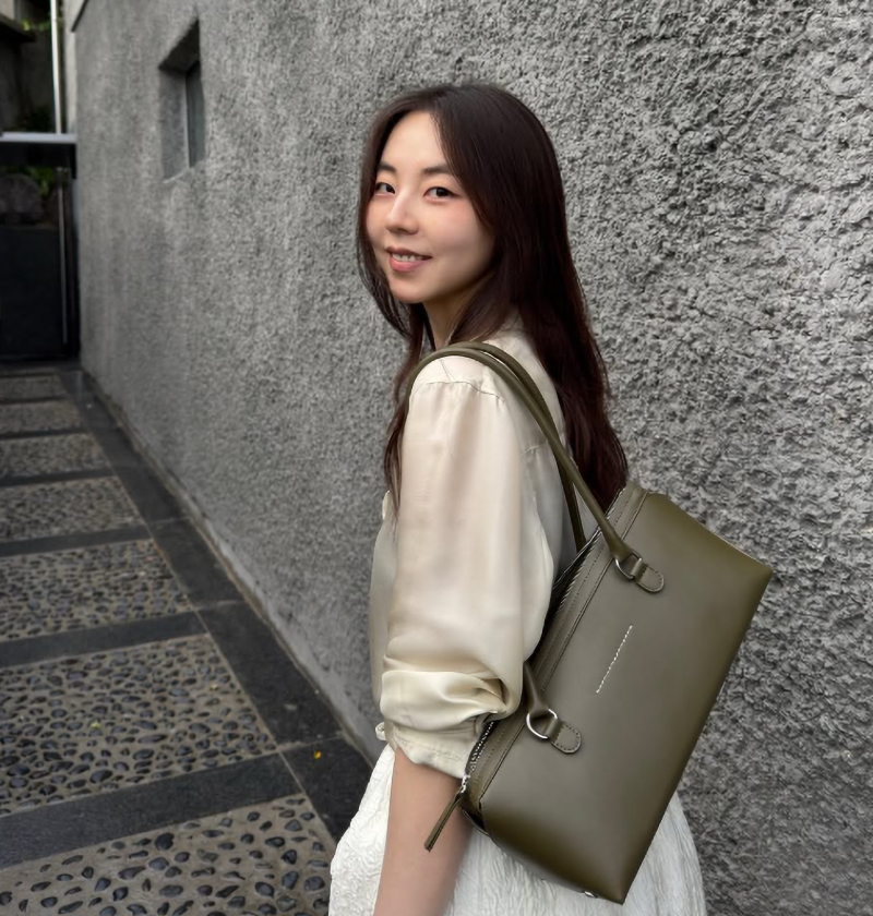그냥 카키색 가방인 줄 알았는데… 안소희가 자꾸 드는 가방