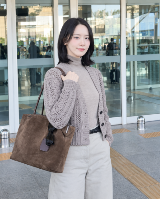 한국 첫 얼굴이 윤아라니.. 막스마라 풀착장 입은 공항패션 보니