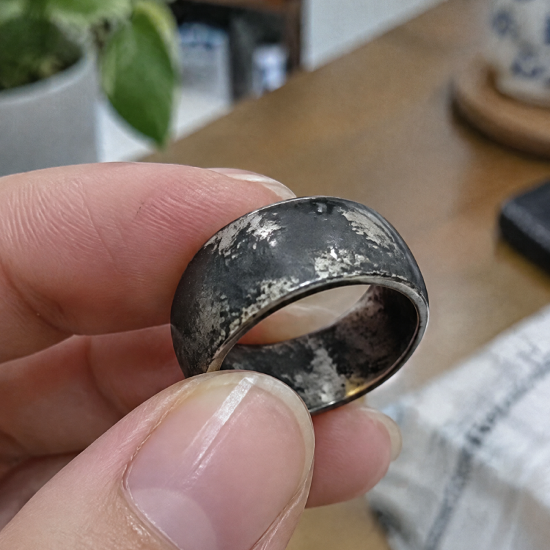 까맣게 변한 은반지, 버리기 전에 세척액을 샀는데 - 도금 제품에는 절대 쓰면 안 되는 이유 (....