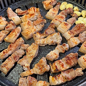 만수동맛집 국내산삼겹살 300g에 17,000원! 가성비고깃집 추천 - 강원정육식당 / 내돈내산 솔직....