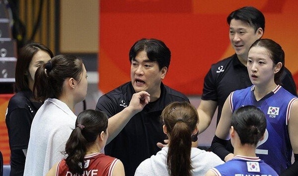 "김연경 떠난 한국 배구, 일본에 0-3 완패" 결승 대신 동메달 결정전으로