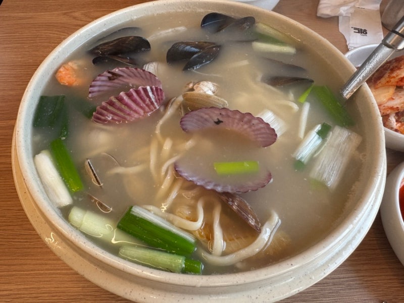 [한끼] 영종도 황해해물칼국수 본점 해물 가득한 칼국수 미애네 칼국수랑 어떻게 다를까??