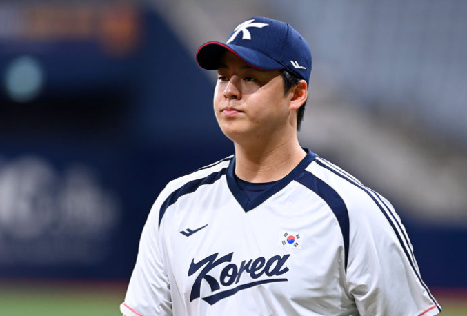 노시환 태극기 거꾸로 논란, 알고 보니 단복 제작 실수였다
