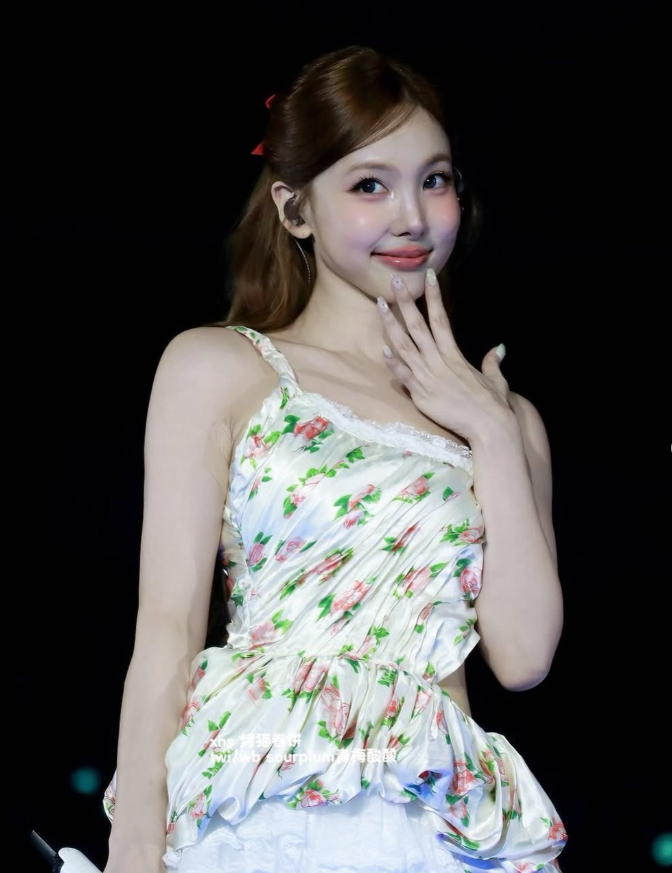 ‘과즙 토끼’ 나연 31세라고 누가 믿어?…데뷔 11년 만에 처음 열린 생일 이벤트가 더 특별했....