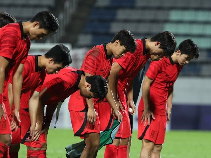 한국 축구 사우디 2-0 완파 8강 확정, 이영준 지각 합류 사연 화제