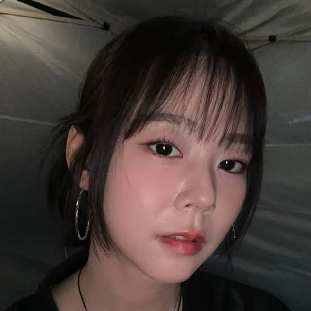 "좀 쉬어라 보는 사람 불편하다" 목 디스크로 손 떨던 한승연, 서강대 축제에서 5곡을 왜 굳이....