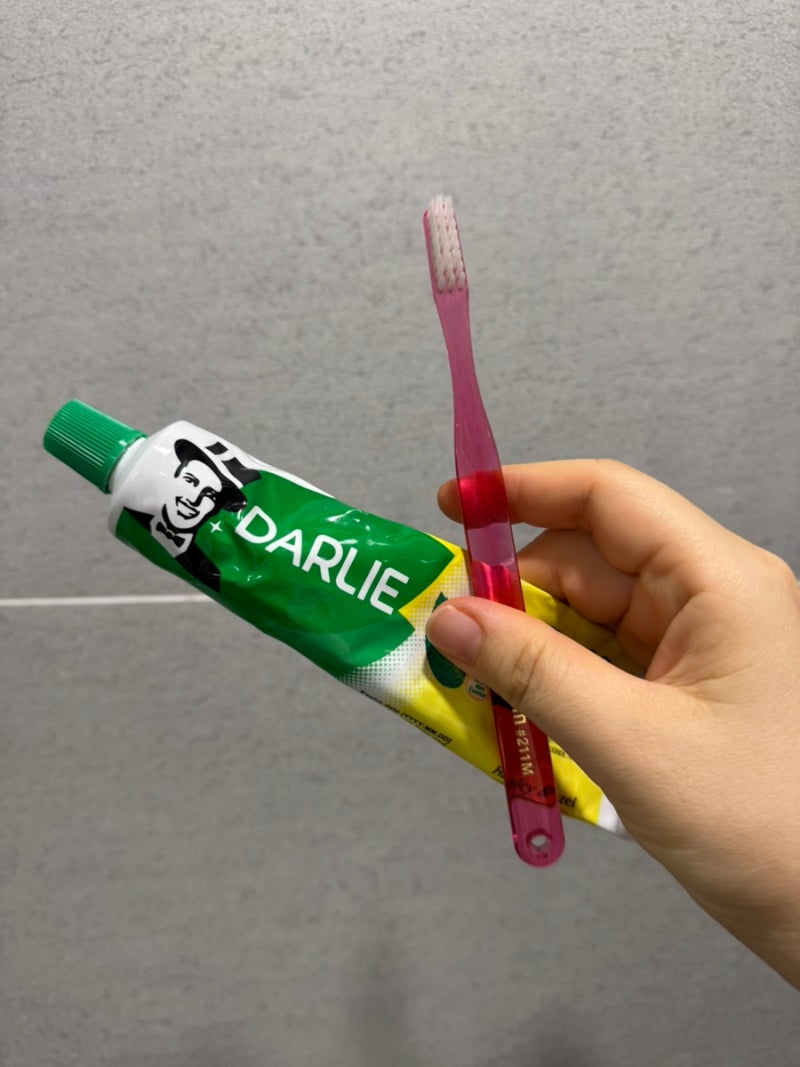양말 연쇄살인마(?) 발뒤꿈치 각질 멈춰! 고운발크림 으로 촉촉한 발 만드는 4단계 루틴 ,칫솔....
