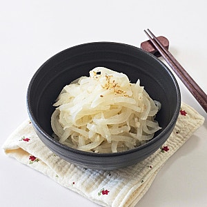 이렇게 볶으면 안 부서져요! 명절 나물 4탄 '무나물볶음' 레시피