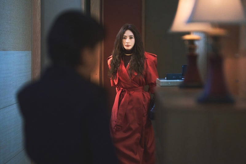 지금 불륜이 문제가 아닙니다 김혜수·조여정 패션｜옷부터 긴 웨이브·단발 헤어까지