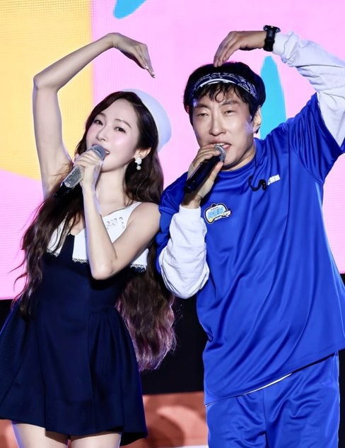 12년 만에 국내 무대에 나타난 제시카, 박명수와 부른 노래가 '그 곡'이었다