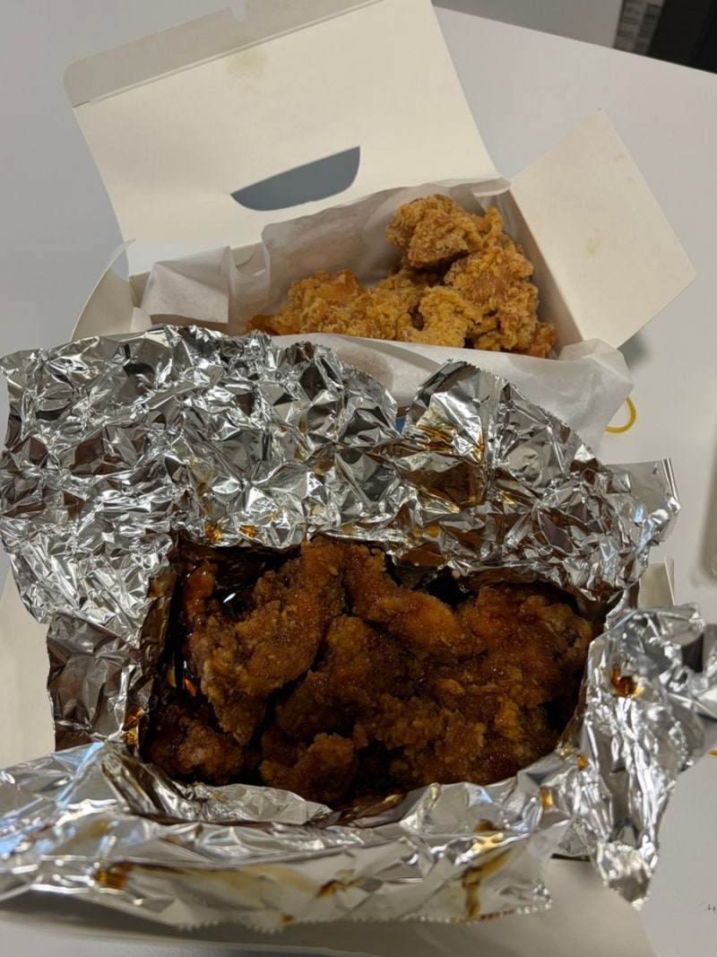 신림역 가성비 치킨 바삭한하루 신림점 순살 반반 후라이드 간장 방문포장 후기