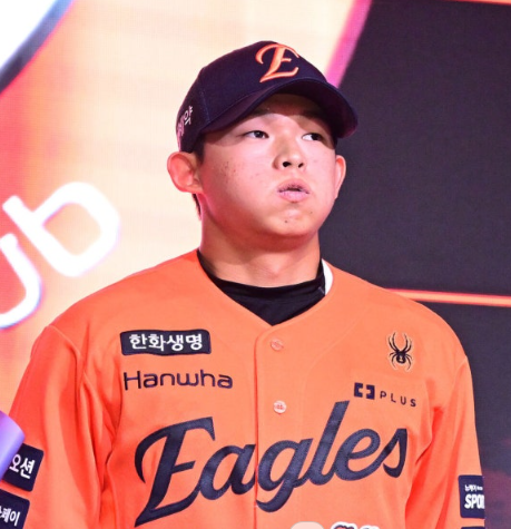 "먼저 뽑힐까 초조" 한화 민주홍, 1라운드 지명 이유는? 내년 첫 등판이 기다려집니다.