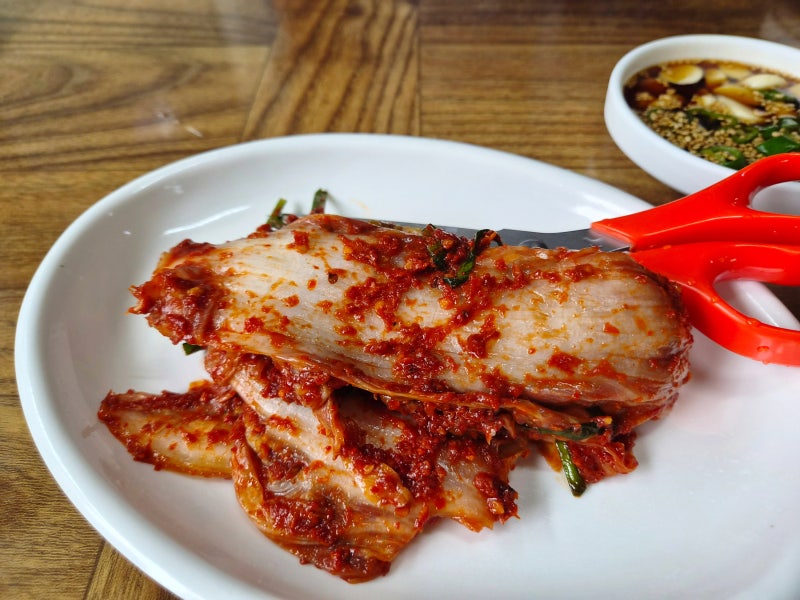 대전 선화동 매운김치로 유명한 소머리국밥,수육 맛집, "선화동실비식당"