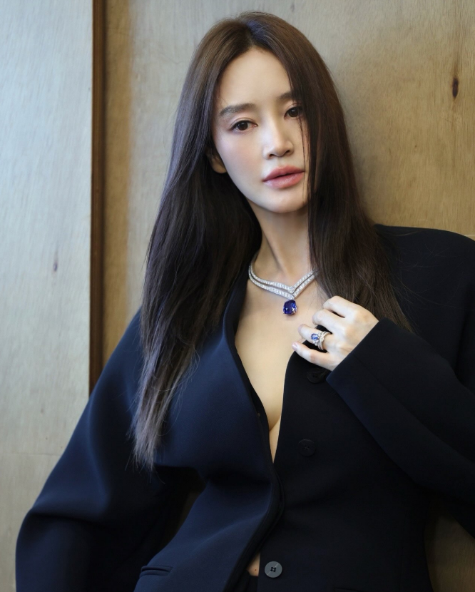 김혜수 "볼륨감 넘치는 몸매" 프로필 나이 전남친 드라마 김지훈 근황까지