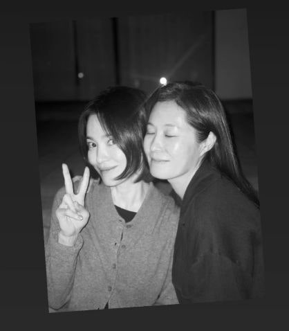 송혜교 문소리 얼굴 초밀착 투샷, 오랜만에 공개된 '천강' 동료 배우와 다정 인증샷