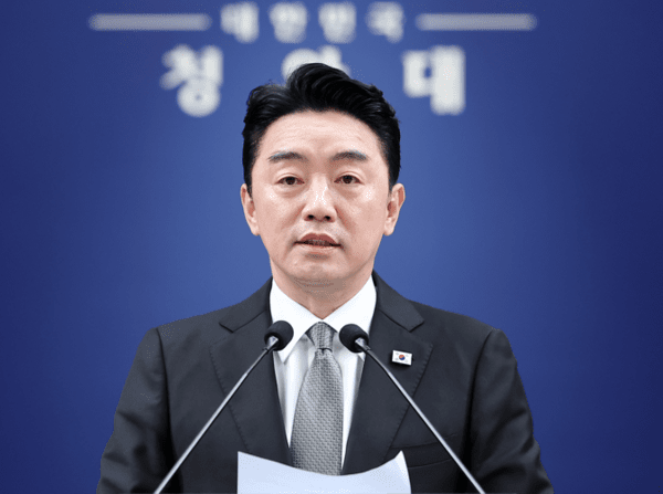 강훈식 비서실장 15개월 만에 전격 사의…진짜 이유 있었다
