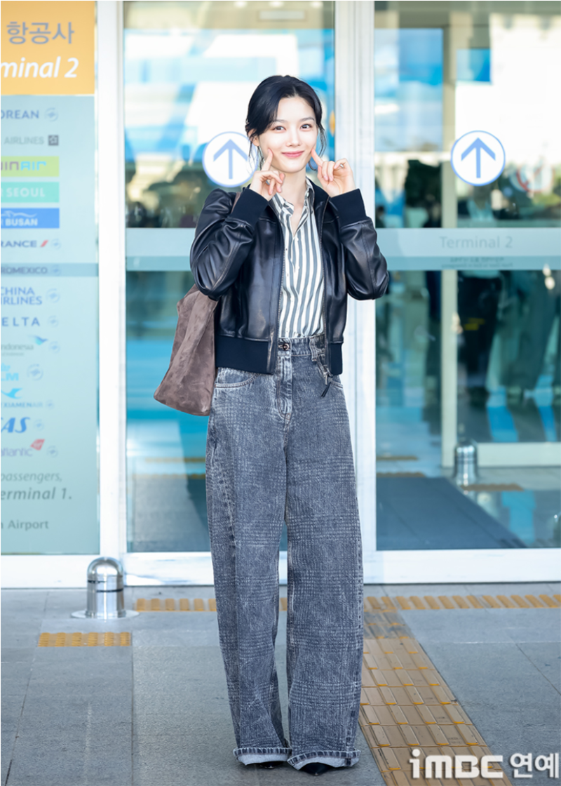 김유정 볼수록 힙하네... 가죽재킷에 '항아리 청바지' 입으니 눈길