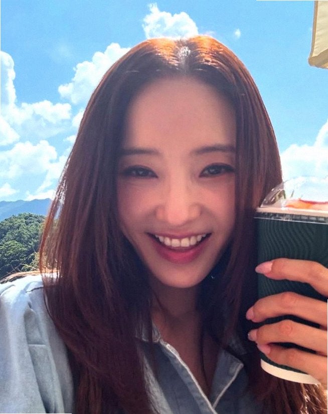 한채영 근황 사진 한 장에 성형설까지? 46세 바비인형의 진짜 얼굴