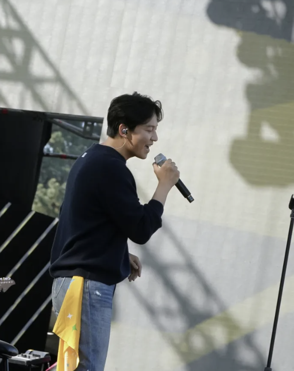 김남길 요즘 뭐하나 했더니? 배우 아닌 신인 가수로 페스티벌까지 섰다