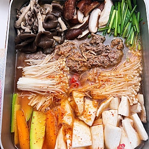 남은 소불고기 활용 요리 10분 완성 소불고기 버섯전골 레시피