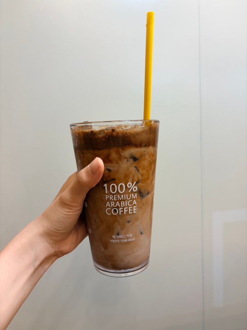 [리뷰] 메가커피 신상 '무카페인 오르조라떼' 마셔보자! 가격, 맛, 총평까지!