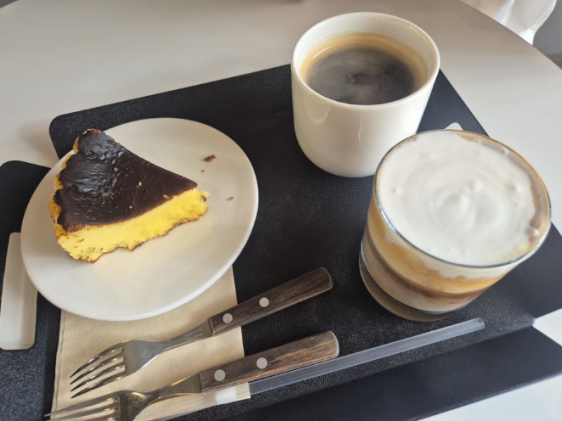 수원 신동카페거리 카페 추천, 김성민커피 별관에서 치즈케이크에 커피 한잔 ☕️