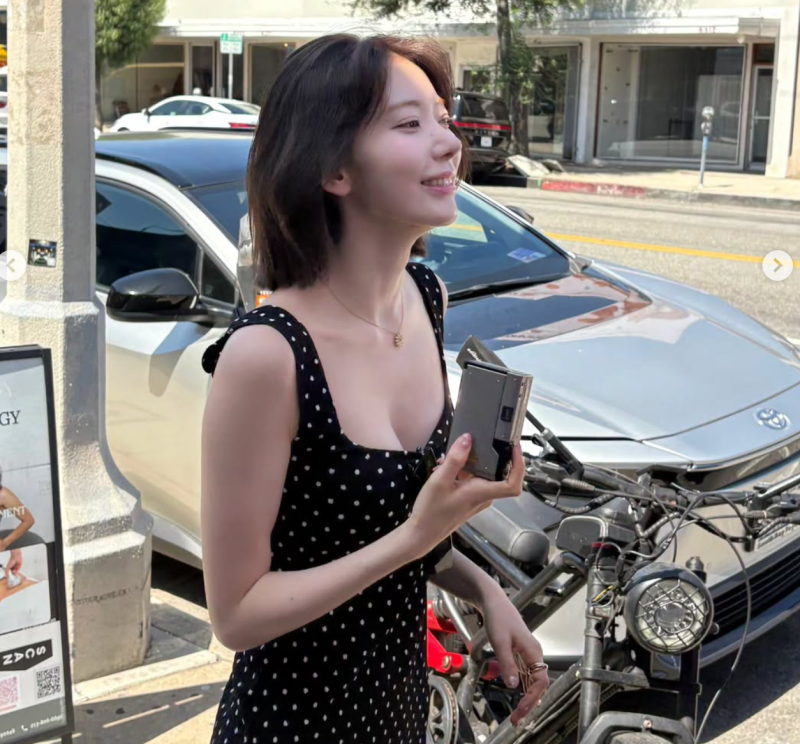 LE SSERAFIM's Sakura Just Changed Her Hair Color, and the LA Street Vibe Completely Transformed