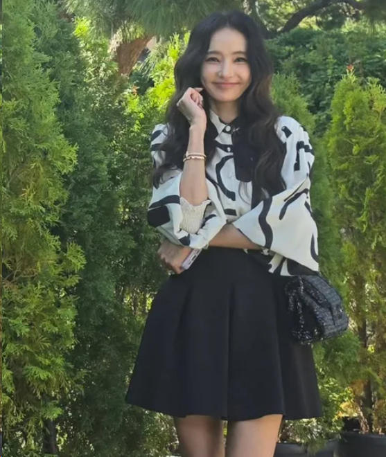 한채영, 확 달라진 얼굴에 성형설·건강 이상설 재점화…46세 바비인형의 비주얼 변화가 던진....