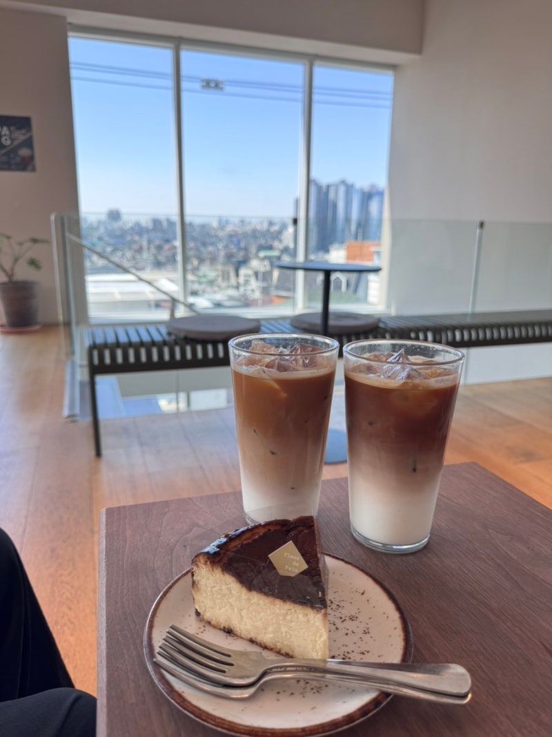 해방촌 카페 뷰맛집 콤포타블 남산 산책 코스 커피 타임