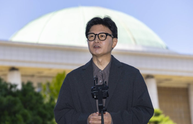 <b>한동훈</b> 18.1%, 차기 <b>대선</b>후보 <b>적합도</b> 첫 1위