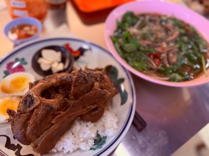송리단길 맛집 무무 태국현지 레시피로 만든 족발덮밥과 소고기쌀국수 후기