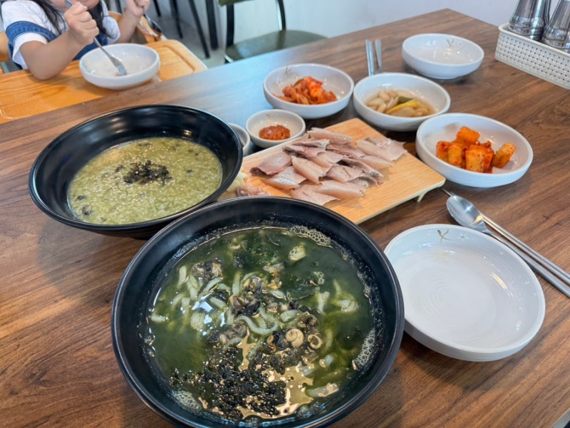 서귀포보말칼국수 흑돼지수육 맛집 산방산수두리보말칼국수