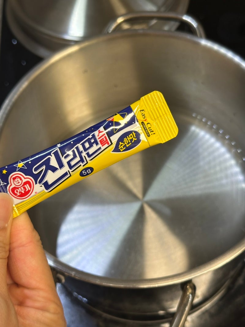 요즘 핫한 라면스프수육! 진라면스틱으로 잡내 없이 야들야들한 수육 만들기